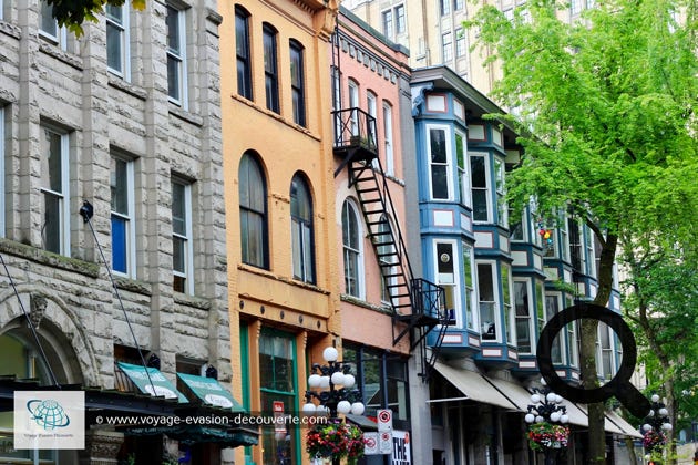 C’est l'un des quartiers historiques de Vancouver, situé au Nord-Est du centre-ville, adjacent au Downtown Eastside. Gastown était le cœur du premier centre-ville de Vancouver. Le quartier tire son nom de John Deighton, surnommé "Gassy Jack", un marin et barman arrivé en 1867 pour ouvrir le premier bar du quartier. 