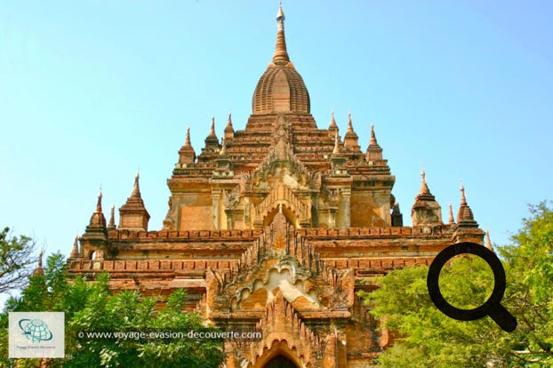 Ce superbe Temple d'Htilominlo est chronologiquement le dernier des "grands temples" bouddhiques de Bagan. Il a été édifié entre 1211 et 1218 par le roi Htilominlo (ou Nantaungmya) pour commémorer le fait qu'un parasol, symbole de pouvoir, se serait incliné devant lui au cours de son intronisation.