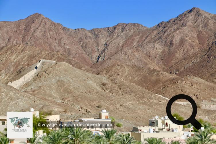 La ville de Bahla possède une histoire d'une richesse exceptionnelle, qui remonte à près de 3000 ans avant J.-C.. Au fil des siècles, elle a été le théâtre d'événements majeurs, dont certains sont consignés dans les récits historiques, tandis que d'autres demeurent enveloppés de mystère.