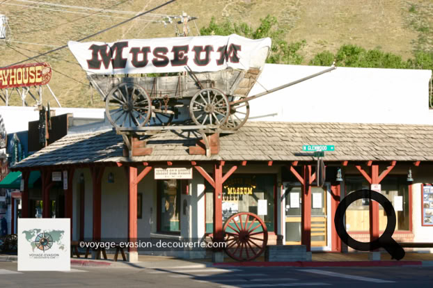 Nous avons trouvé un motel dans la petite ville de Jackson Town. Située à 1 901 m d’altitude cette ville, très sympa aux allures de Far west, est en faite un station de ski l’hiver. L’été, elle permet de pratiquer des activités de plein air comme l'équitation, la pêche, le rafting ou encore la randonnée.   