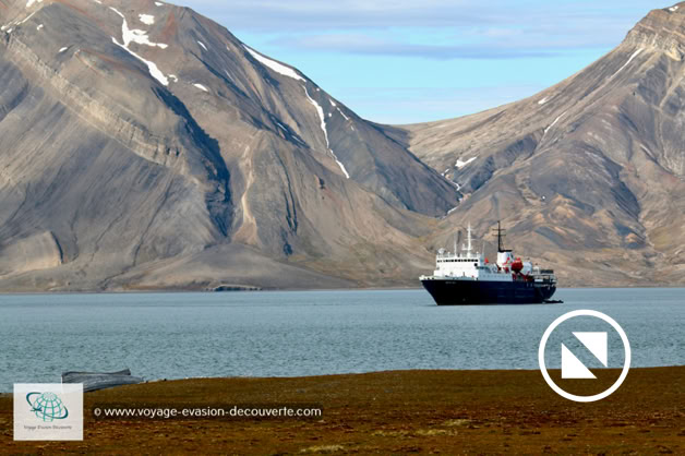’est une grande péninsule de 6 km² sur la côte Sud du fjord Van Keulen.