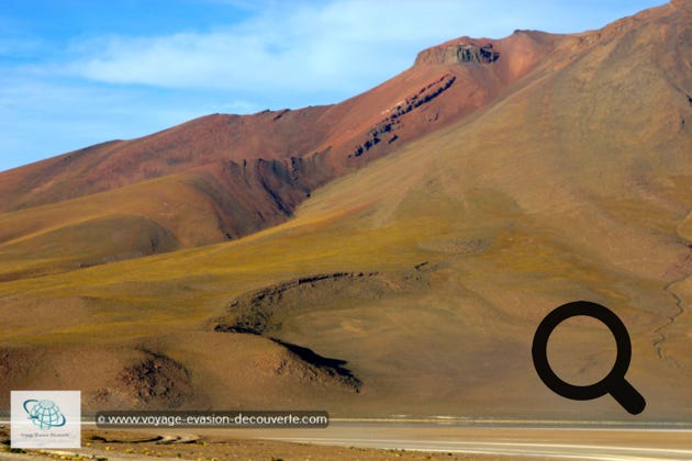Après le petit déjeuner, nous reprenons la route en direction du Salar alors que défilent sous nos yeux les époustouflants paysages du Sud Lípez. Nous ne nous lassons pas du spectacle que l’on nous offre.  