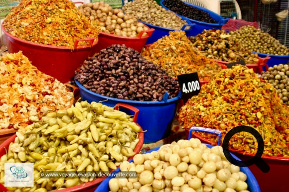 La capitale Tripoli est très sympa et la visite vaut le détour pour sa vieille ville sur son îlot, sa grande Mosquée, son quartier colonial italien, son marché ouvert et son souk.