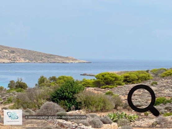 Pour retourner au Blue Laggon, nous sommes passés par la route en terre intérieure. Les paysages sont beaux mais très arides.