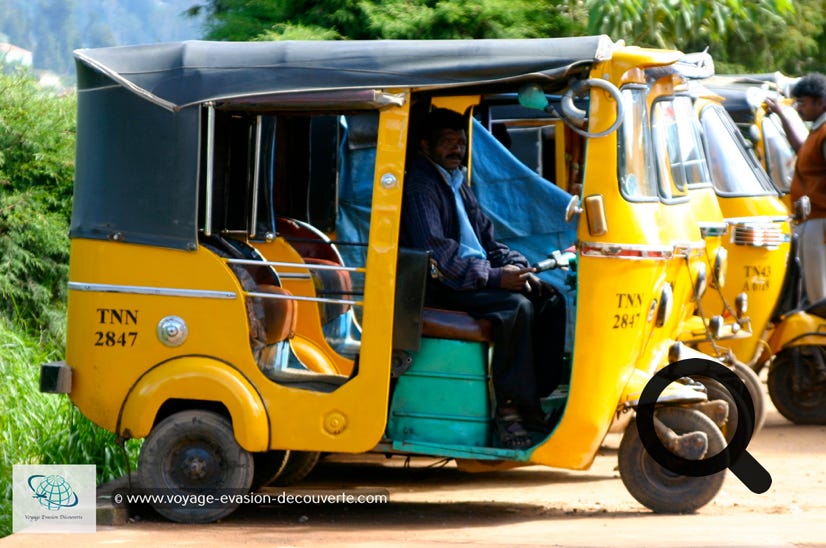 Question : À combien peut-on rentrer dans un Autorickshaw ?  Le maximum que j’ai vu était de 6 personnes à l’intérieur plus 2  accrochés à l’extérieur…