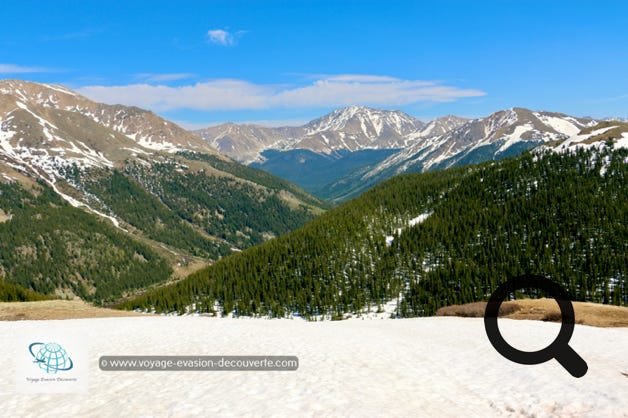 Pour y aller, nous avons continué sur la magnifique route de montagne CO-82 W qui part d'Aspen. La route monte jusqu'à l'Independence Pass qui se trouve à 3 687 m d'altitude.