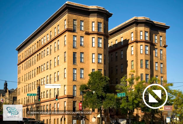 Cette ville chargée d’histoire, appelée aussi Magic City, est la plus grande ville de l'État de l'Alabama. Fondée en 1871 après la guerre de Sécession, en tant qu'entreprise industrielle, son nom provient de Birmingham, la ville industrielle principale d'Angleterre.