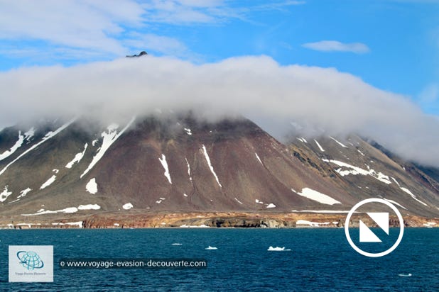 Le Hornsund est un fjord situé au Sud-Ouest de l'île du Spitzberg sur la mer du Groenland. Avec ses 28 km de long et ses 10 km de large à l'embouchure, ce n'est pas seulement le fjord le plus méridional du Spitzberg, mais c'est aussi l'un des plus beaux.