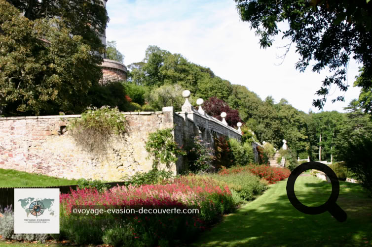 Le château de Dunrobin est une imposante résidence située à Golspie dans le comté du Sutherland, toujours dans la région des Highlands.