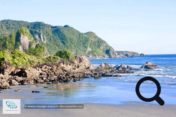 La route est superbe et les paysages grandioses. Plusieurs points d’arrêts vous donnent la possibilité de faire des poses photos le long de belles plages de sable beige. 