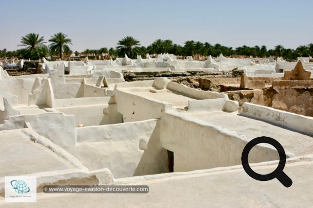Une des premières villes fortifiées du Sahara, son architecture est conçue pour résister au climat extrême du désert. Cette oasis se situe à la frontière de la Tunisie et de l’Algérie.