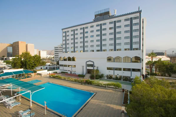 L’établissement est propre et agréable, même si les chambres montrent un peu leur âge. En revanche, le service est irréprochable : le personnel est aux petits soins et le petit déjeuner, copieux et varié, nous a offert un excellent départ pour la suite du voyage.