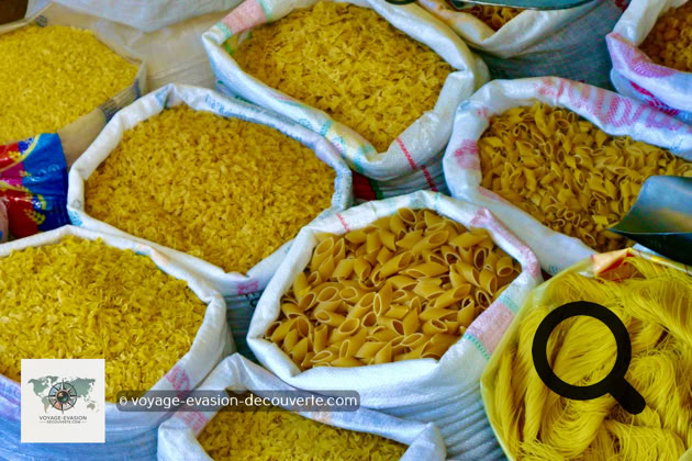 Le grand marché Central de Sucre est un marché couvert très animé sur trois niveaux. Populaire et familial vous y trouverez tout ce dont vous avez besoin.