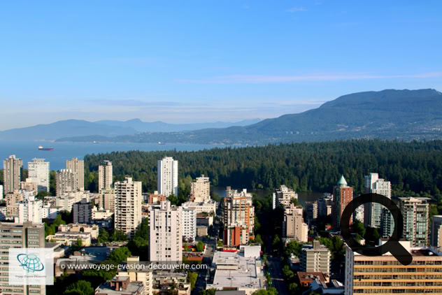 Très représentatif des grandes villes américaines avec ses buildings et ses grands boulevards, le centre-ville n’est cependant pas très grand. En effet, ça ne vous prendra pas plus d’une trentaine de minutes pour le parcourir. 