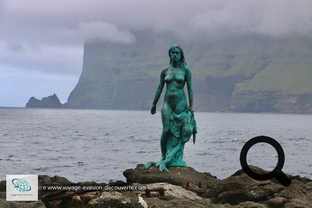 Ce village est le plus grand des quatre villages de l'île. Son nom veut dire “grande vallée“. Il est connu pour sa statue de la Selkie crée pour honorer la légende de Kópakonan. 