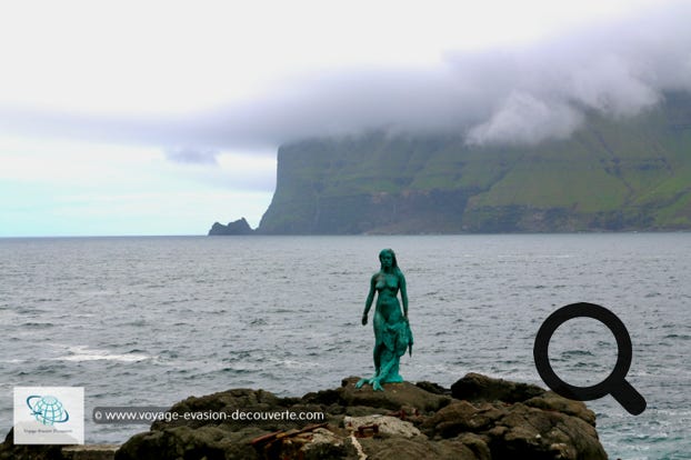 Ce village est le plus grand des quatre villages de l'île. Son nom veut dire “grande vallée“. Il est connu pour sa statue de la Selkie crée pour honorer la légende de Kópakonan. 