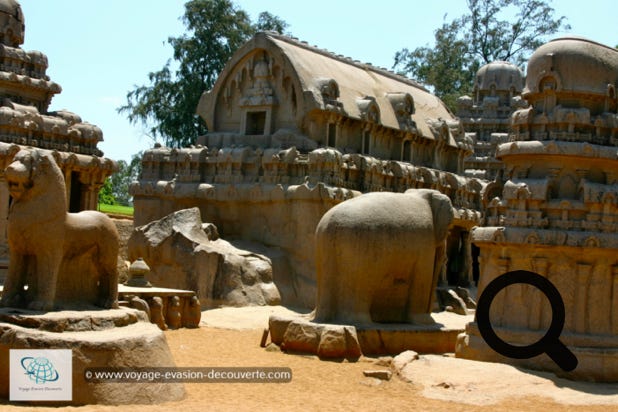 Cette station balnéaire côtière est située à 50 km au Sud de Chennai (Madras) sur la côte de Coromandel. Elle servait de port à Madras au Moyen Âge. Elle abrite un site archéologique et des temples de première importance en Inde du Sud, appelé groupe de monuments de Mahābalipuram par l'UNESCO. Cet ensemble est constitué d'une collection de monuments religieux datant des VIIe et VIIIe siècles de l'ère chrétienne principalement érigé par la dynastie Pallava. 