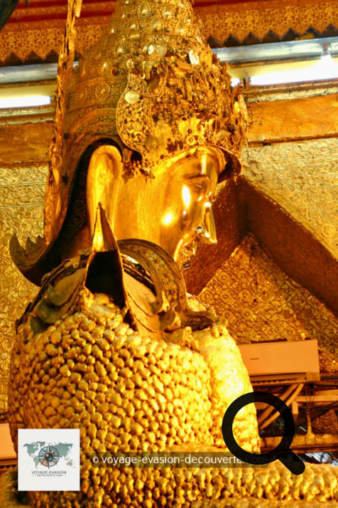 Cette statue du Bouddha aurait été rapportée par les armées du roi Bodawpaya du royaume d'Arakan comme prise de guerre en 1784, et d'abord abritée à Amarapura, avant de suivre le déplacement de la capitale en 1860.