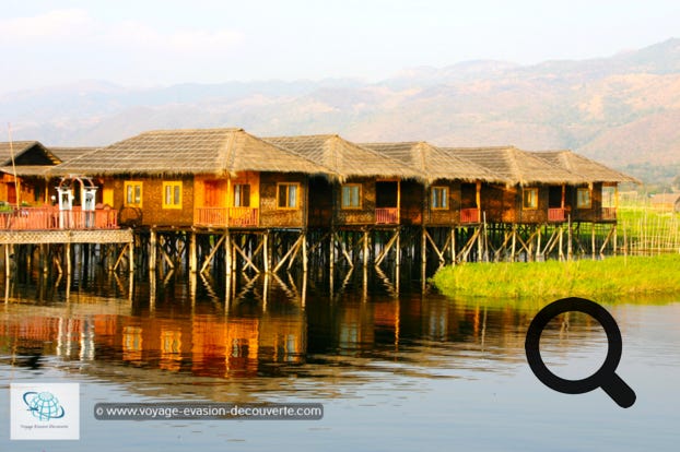 C’est un bel hôtel sur pilotis qui se trouve  sur la rive Est du lac. Des passerelles en bois relient tous les bungalows au bâtiment principal de la réception, au restaurant et à la jetée. Le complexe est entièrement fabriqué à partir de matériaux locaux. Les chambres bungalows ont un coin salon et une terrasse avec une vue superbe sur le lac. Le service est agréable et souriant, et on y mange très bien. 