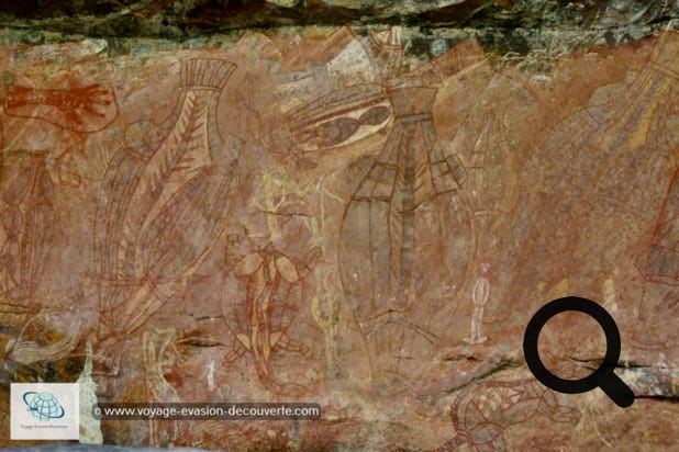 Ce gigantesque parc national de Kakadu nous a réellement fasciné, tant par ses paysages, sa culture, sa flore et sa faune qui sont d’une richesse incroyable. Des peintures rupestres aborigènes datant de l'époque préhistorique peuvent être aussi observées sur des sites comme Nourlangie, Nanguluwur ou Ubirr. Nous avons visité les sites sacrés de Nourlangie Rock et de Nanguluwur. Ces sites recèlent de nombreuses peintures sur un circuit long de 1,5 km. Ces peintures rupestres racontent des scènes de la vie des aborigènes telles qu'elles existaient il y a des milliers d'années. On y voit Namarrgon, un esprit du temps du rêve. Les légendes du temps du rêve expliquent la genèse de la terre et des êtres, par les esprits et les premiers ancêtres. 