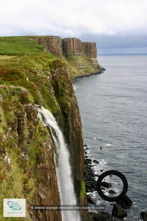 L’Écosse est de toute beauté, riche en merveilles architecturales et merveilles  de la nature. Le dépaysement est total : de grands espaces, des randonnées magnifiques,  des châteaux plus beaux les uns des autres, des îles magnifiques et surtout l’impression  d’être seul à des kilomètres à la ronde.
