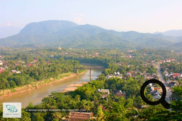 Situé au cœur de la ville, cette colline sacrée, symbole de la spiritualité de Luang Prabang domine de ses 100 mètres de haut. Point culminant, le sommet offre une des plus belles vues sur la ville et ses environs. 
