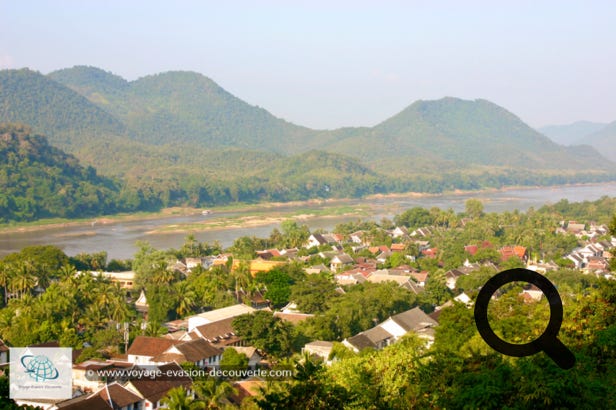 Situé au cœur de la ville, cette colline sacrée, symbole de la spiritualité de Luang Prabang domine de ses 100 mètres de haut. Point culminant, le sommet offre une des plus belles vues sur la ville et ses environs. 