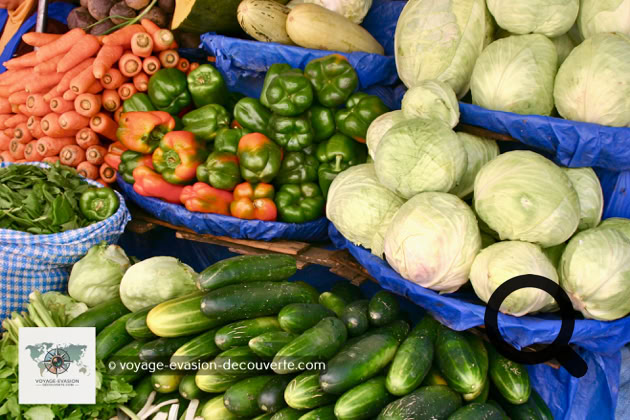 C’est un marché spécial de fruits et de légumes. C’est un vrai délice pour les yeux et les papilles. Un marché de rue authentique où l’on trouve toutes sortes de fruits classiques et exotiques. 
