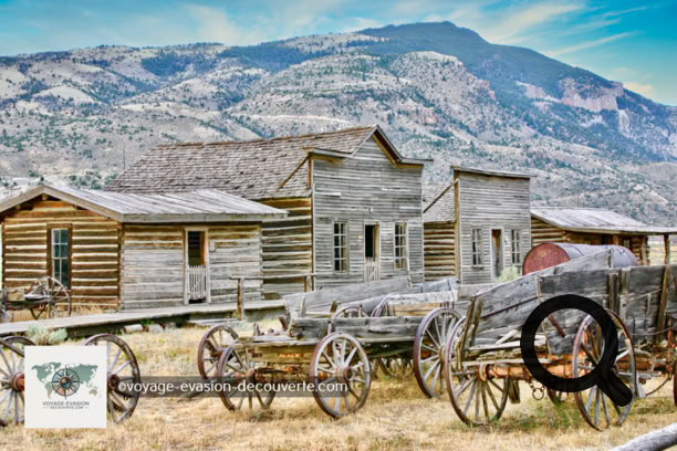 C’est un ensemble de bâtiments historiques de l'Ouest américain et d'artefacts, datant de 1879–1901. Une grande partie de l'ensemble est issue de bâtiments et d’objets de moins de 150 km de Cody, la ville que Buffalo Bill et ses associés ont fondée en 1895. Trail Town a commencé en 1967, grâce aux efforts de Bob W. Edgar, un archéologue et un natif de la région de Big Horn Basin au Wyoming.