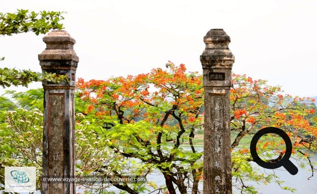 C’est une très jolie pagode en brique de 7 étages. Chacun des 7 étages est dédié aux 7 états de grâce, le dernier correspondant au Nirvana.