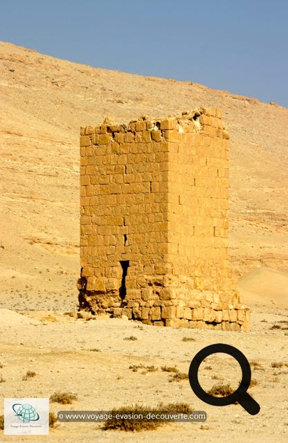 Un peu excentrée se trouve la vallée des tombes, la nécropole de Palmyre.
