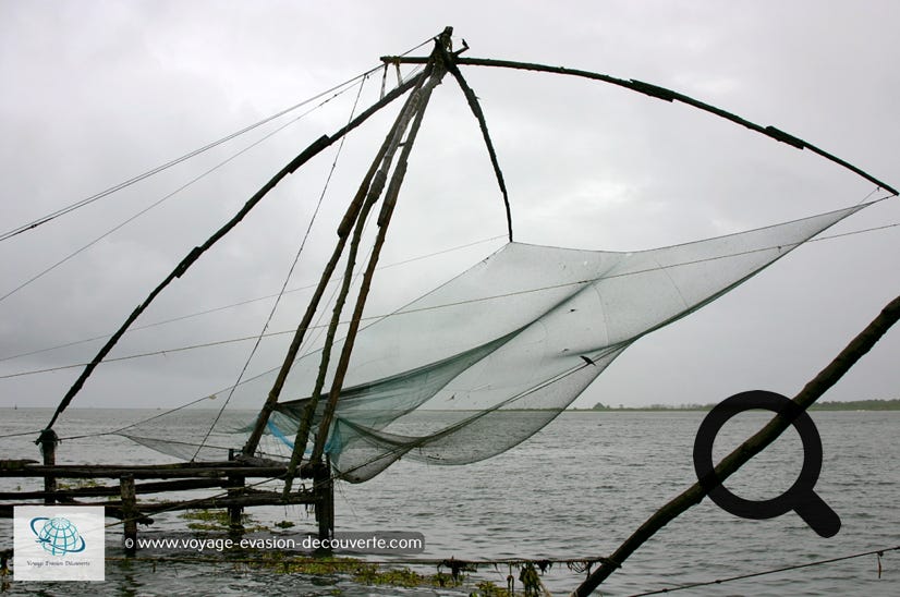 Les filets de pêche chinois en porte-à-faux, typiques de Cochin, sont utilisés depuis des siècles.