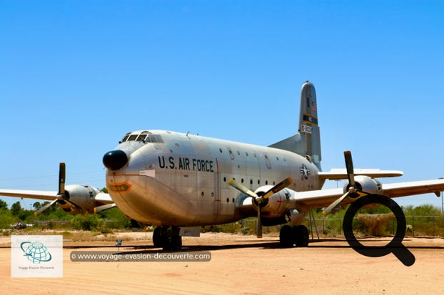 Le musée expose plus de 300 avions, pour une partie stockée dans des hangars, mais la plupart se trouvent en extérieur. Il contient des séries rarissimes. À titre d'exemples pour les connaisseurs.