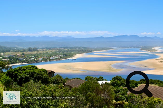 Surnommée Plet, cette station balnéaire est située sur la Garden Route à 210 km à l’Ouest de Port Elizabeth dans la province du Cap. 