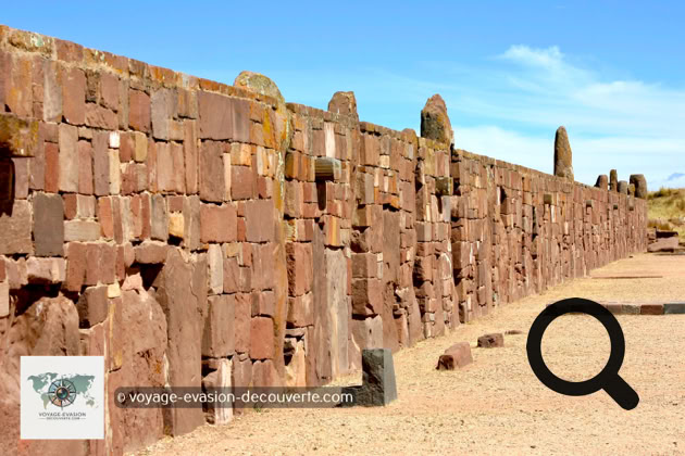 Un des principaux sites archéologiques actuels de la civilisation de Tiwanaku est la Cité du Soleil, lieu de célébration du dieu créateur Kon Tici Viracocha ; elle comporte de nombreux édifices à vocation cérémonielle dont le principal est le temple de Kalasasaya, une vaste enceinte close.