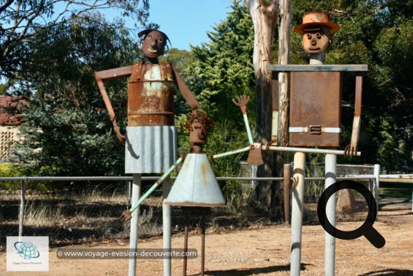 Road trip en Australie : Le lendemain, nous sommes partis, réserve d’eau et réservoir plein pour notre plus long  tronçon de route de notre road trip. Heureusement que sur la route nous pourrons trouver  des roadhouses. Magasins qui sont parfois les seuls points où l’on peut se procurer du  carburant, de la nourriture, un restaurant rapide, des hébergements, etc…