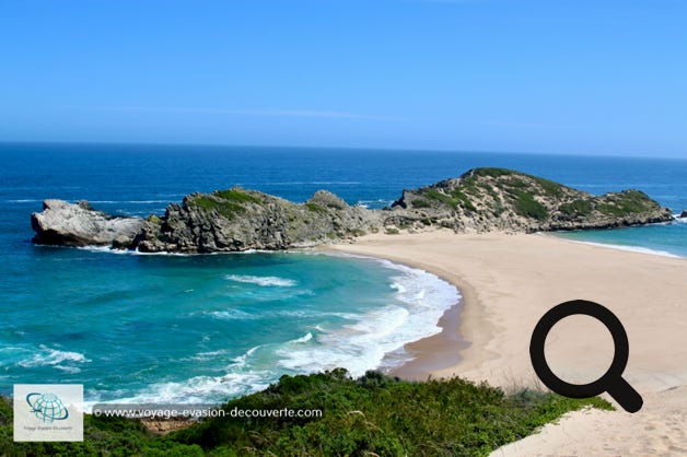 Située à la sortie de Plettenberg Bay, c’est un lieu idéal de randonnée. Cette péninsule est une réserve naturelle et maritime ainsi qu'un monument national. Longue de 9 km, elle s’avance dans l’océan Indien telle une admirable figure de proue plantée au-dessus des flots. Cette magnifique réserve entre mer turquoise, dunes de sable beige et montagne recouverte de petits arbustes, vous offrira d’incroyables balades entre pontons aménagés à flanc de colline, escaliers de bois rocambolesques et rochers glissants dans un paysage à couper le souffle.