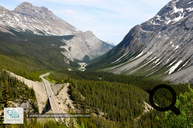 La route 93 est longue de 229 km. Elle commence à proximité de Lake Louise et monte jusqu'à la ville de Jasper. Elle est reconnue comme l’une des 10 plus belles routes sur terre.