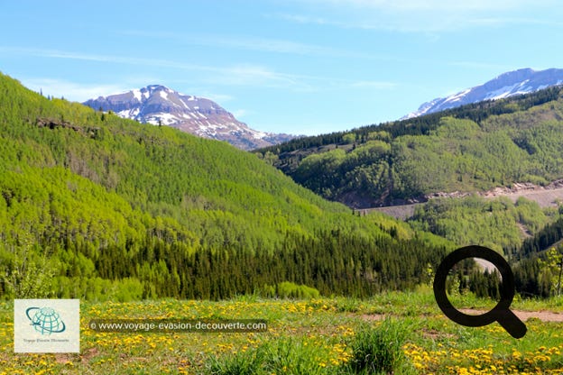 Nous sommes passés par la route US-550 qui est tout simplement magnifique et très scénique. Dès que vous dépassez la ville de Silverton, la route US-550 s'appelle aussi la Million Dollar Highway.