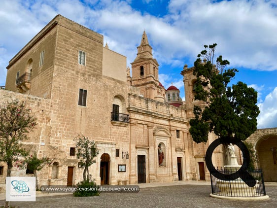 Située dans une cours, cette petite église catholique se trouve légèrement en recul par apport à l'église paroissiale de la  Nativité de la Vierge Marie. C'est le plus ancien sanctuaire, de l'île de Malte, dédié à la Vierge. Elle est un lieu d'un pèlerinage très populaire. Les parties les plus anciennes datent de la fin du XVIe siècle et vu sa popularité, l'église a été plusieurs fois modifiée pendant plus d'une centaine d'année.  