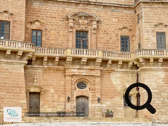 C'est une superbe villa d'architecture baroque située sur la péninsule de Selmun près de Mellieħa. Elle a été construit au XVIIIe siècle par le Monte della Redenzione degli Schiavi qui était une institution maltaise créée, sous le règne du Grand Maître Alof de Wignacourt, pour financer le rachat du peuple maltais réduit en esclavage par les Ottomans ou le Pirates barbaresques. 