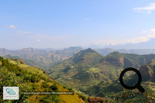 Il a été créé en 1969, sur une superficie de 179 km², en vue de la protection des espèces endémiques qui le peuplent comme le babouin gélada, le loup d'Abyssinie et le bouquetin d'Abyssinie. Le parc est situé dans la région Amhara et couvre les monts Simien ainsi que le Ras Dashan, le 4ème sommet d'Afrique.