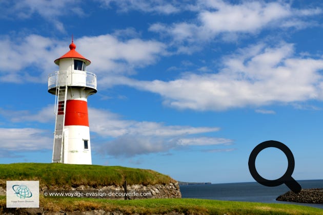 Allez jusqu'au phare de Skansin qui est situé sur la colline à côté du port de Tórshavn.  Il surplombe un ancien fort construit en 1580 par Magnus Heinason pour se protéger contre les raids de pirates de la ville. Cet emplacement stratégique du fort offre des vues pittoresques sur le port de Tórshavn, le paysage environnant et des vues sur l'île de Nólsoy. 