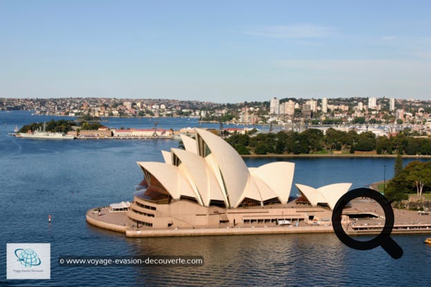 Nous sommes restés deux jours pleins dans cette magnifique ville, visitant le quartier du port, le pont Harbour, le Sydney Opera House, la Sydney Tower, Chinatown, Circular Quay, Hyde Park, les jardins botaniques royaux et Mrs Macquarie’s Chair d’où on a une vue superbe sur l’opéra et le pont. 