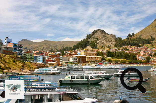 Située sur les rives du lac Titicaca, cette petite ville jouit d'un cadre naturel enchanteur. Copacabana est souvent appréciée comme une oasis de tranquillité et de repos et aussi LA porte d'entrée pour un petite croisière sur le lac et la visite des îles du Soleil et de la Lune.