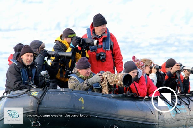 Ce voyage a été vraiment une expérience unique. Il nous a mené aux confins de l’Europe du Nord, terre d’aventures, d’explorations et d’ours polaires. Jadis réservée aux trappeurs et aux chasseurs de baleines, ce bout du monde extrême s’ouvre peu à peu à quelques voyageurs privilégiés comme nous.
