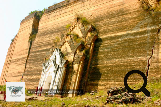 Les ruines sont les restes d'un projet de construction massif commencé par le roi Bodawpaya en 1790 qui a été intentionnellement laissé inachevé. Bodawpaya a utilisé des milliers de prisonniers de guerre de ses campagnes expansionnistes et des esclaves travaillant à la construction du stupa. L’édification de ce monumental stûpa a également été considéré comme ayant un trop lourd tribut sur la population et l'État. Une prophétie aurait été créée pour arrêter le projet.