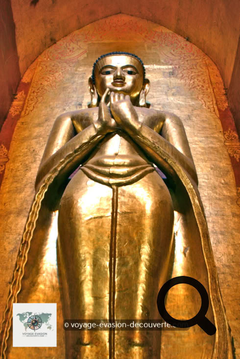 Ce temple est l’un des plus beaux de la région de Bagan. Édifié par le roi Kyanzittha en 1091, il était originellement dédié à la "sagesse infinie" du bouddha (ananta pinya). Cependant ce terme a été confondu avec le nom d'Ananda, cousin du Bouddha.