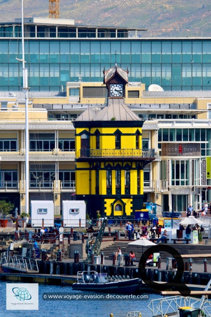 C’est le quartier le plus touristique de la ville. Il abrite un port de plaisance, avec des magasins, un grand centre commercial, une grande roue, des restaurants et des bars branchés. L’ambiance tourne à plein régime que ce soit en journée ou en soirée.