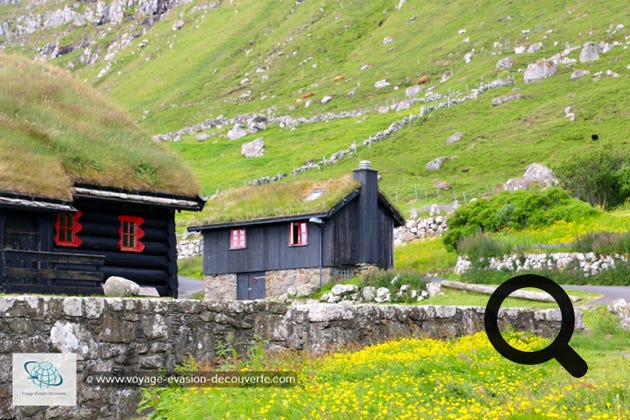 Ce petit village aux maisons noires et aux toits de gazon est situé au Sud de l'île. Au Moyen Âge, il était le siège de l'ancien diocèse des îles Féroé. Une grande partie du patrimoine médiéval des îles Féroé se trouve à Kirkjubøur, notamment ; la cathédrale Saint-Magnus dont seulement les murs ont résisté au temps, l'église Saint-Olav, toute blanche entourée d'un petit cimetière qui date du XIIe siècle et la Kirkjubøargarður, la plus  ancienne maison de bois au monde à être toujours habitée, qui remonte au XIe siècle.